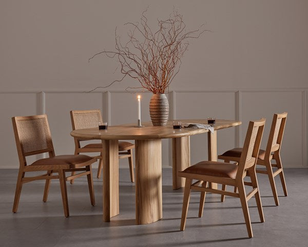 LUNAS DINING TABLE